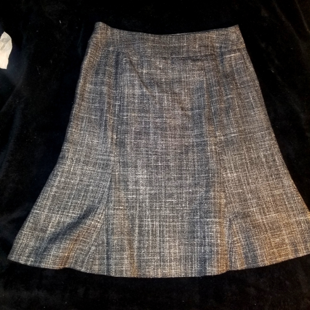 LOFT mid length skirt size 6